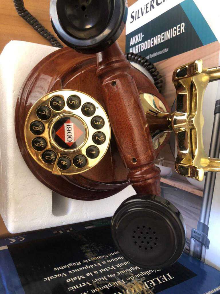 Téléphone antique en bois tt neuf