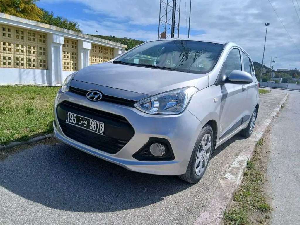 HYANDAI GRAND I 10 PREMIÈRE MAIN EN TRÈS BON ÉTAT 