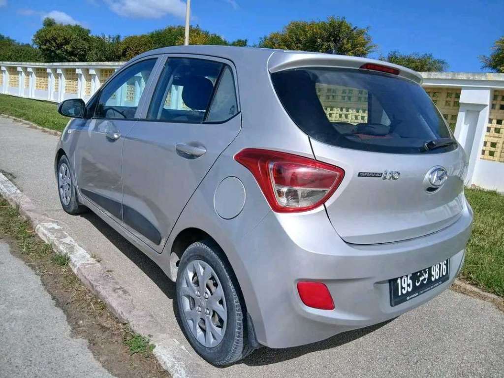 HYANDAI GRAND I 10 PREMIÈRE MAIN EN TRÈS BON ÉTAT 