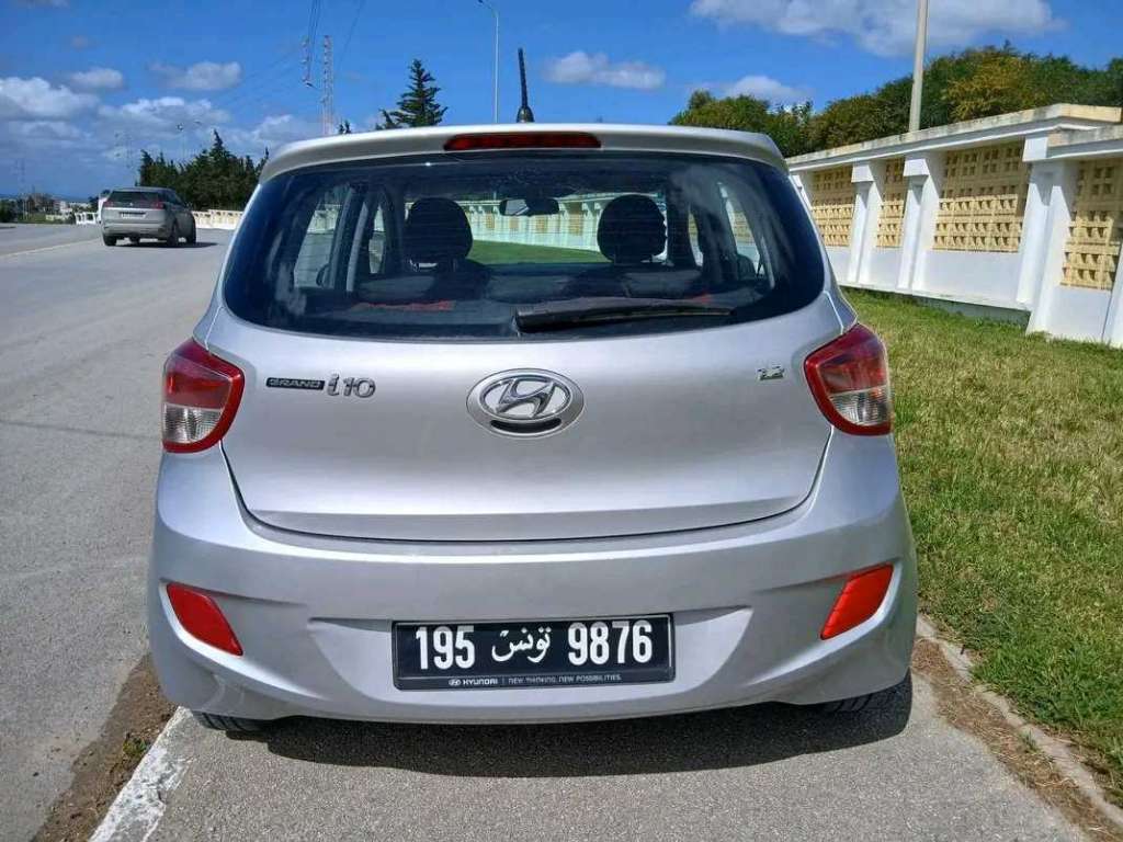HYANDAI GRAND I 10 PREMIÈRE MAIN EN TRÈS BON ÉTAT 