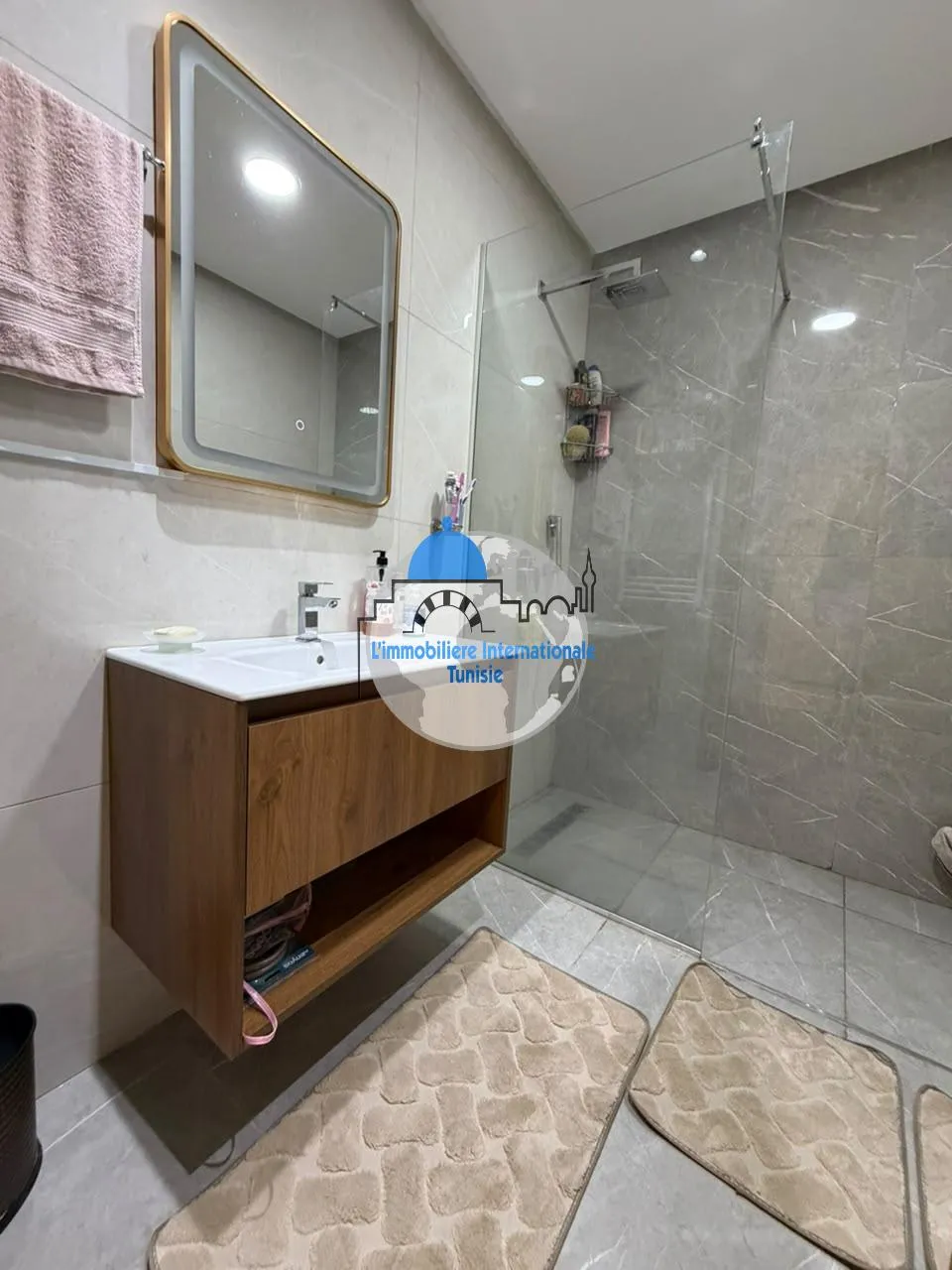 Luxe appartement de type S+2 richement meublé à Sahloul 4