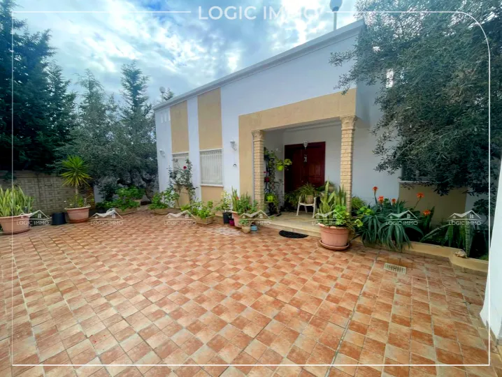 A vendre une maison Plain-pied située à basbaseia Hammamet