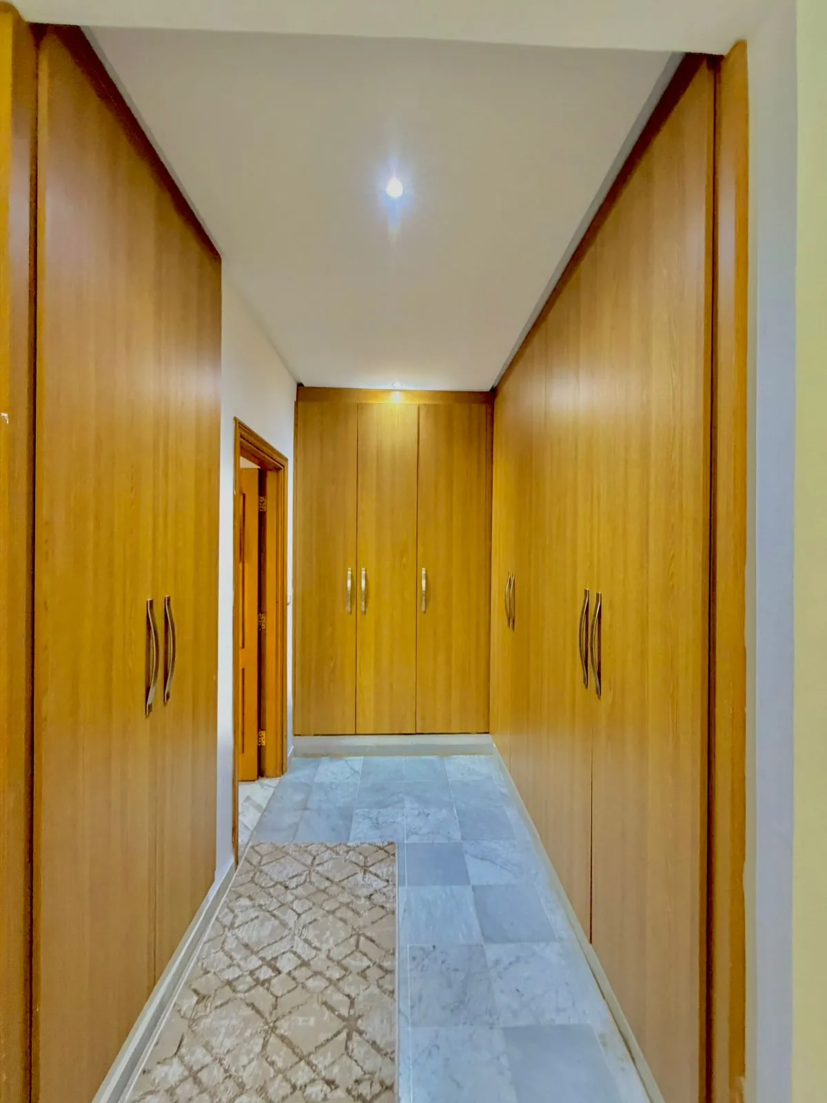 À VENDRE – PENTHOUSE VUE MER EXCEPTIONNELLE À KHZEMA EST