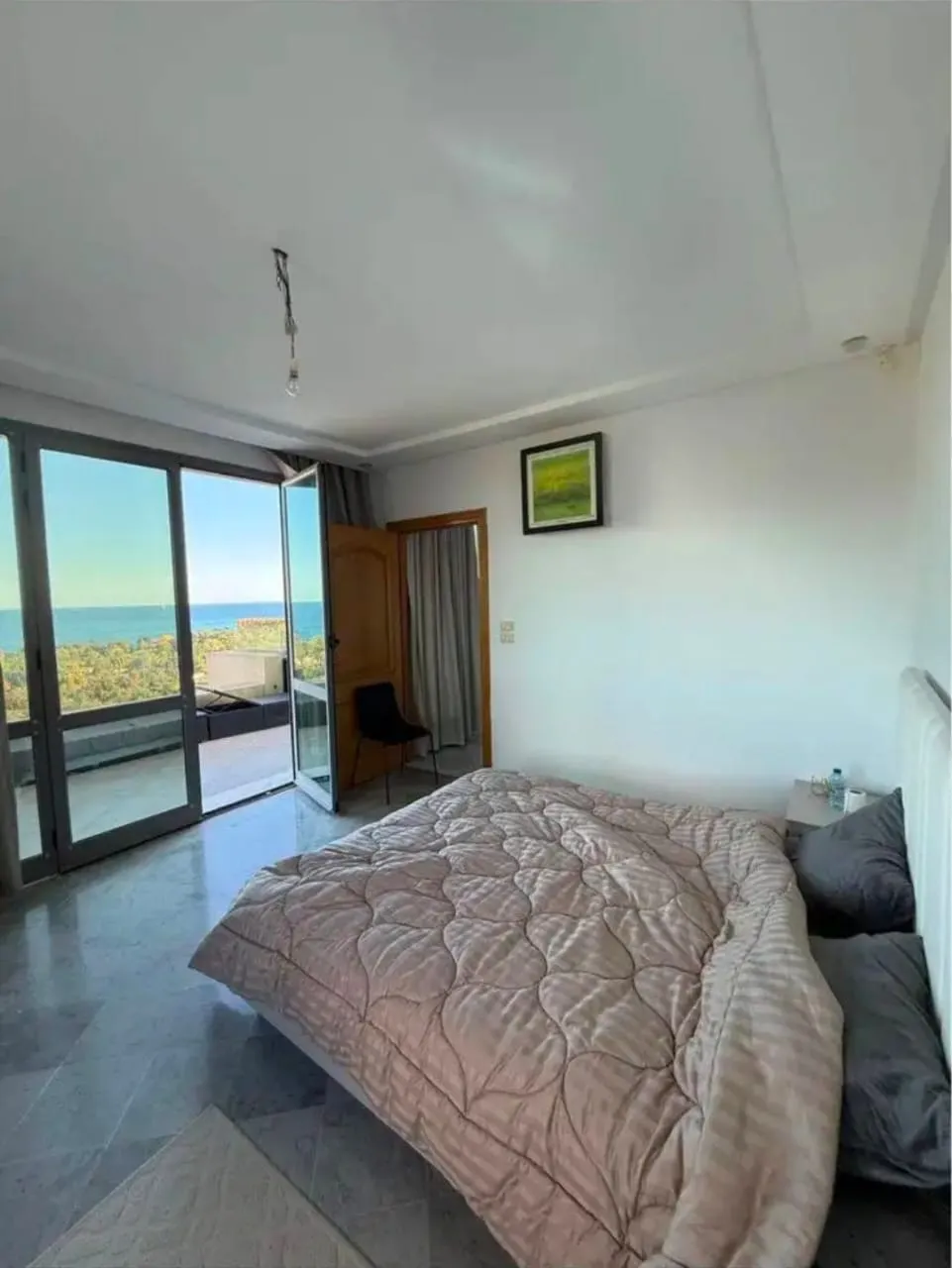 À VENDRE – PENTHOUSE VUE MER EXCEPTIONNELLE À KHZEMA EST