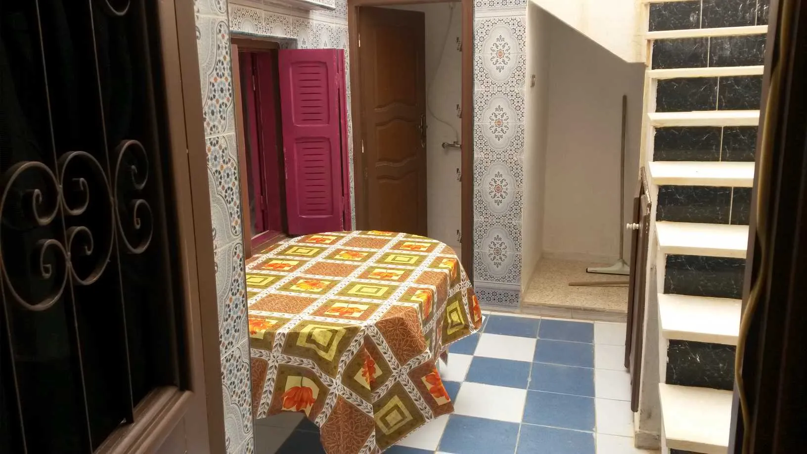 للبيع طابق فيلا + مسكن أرضي مستقلان قرب الواحة في دقاش