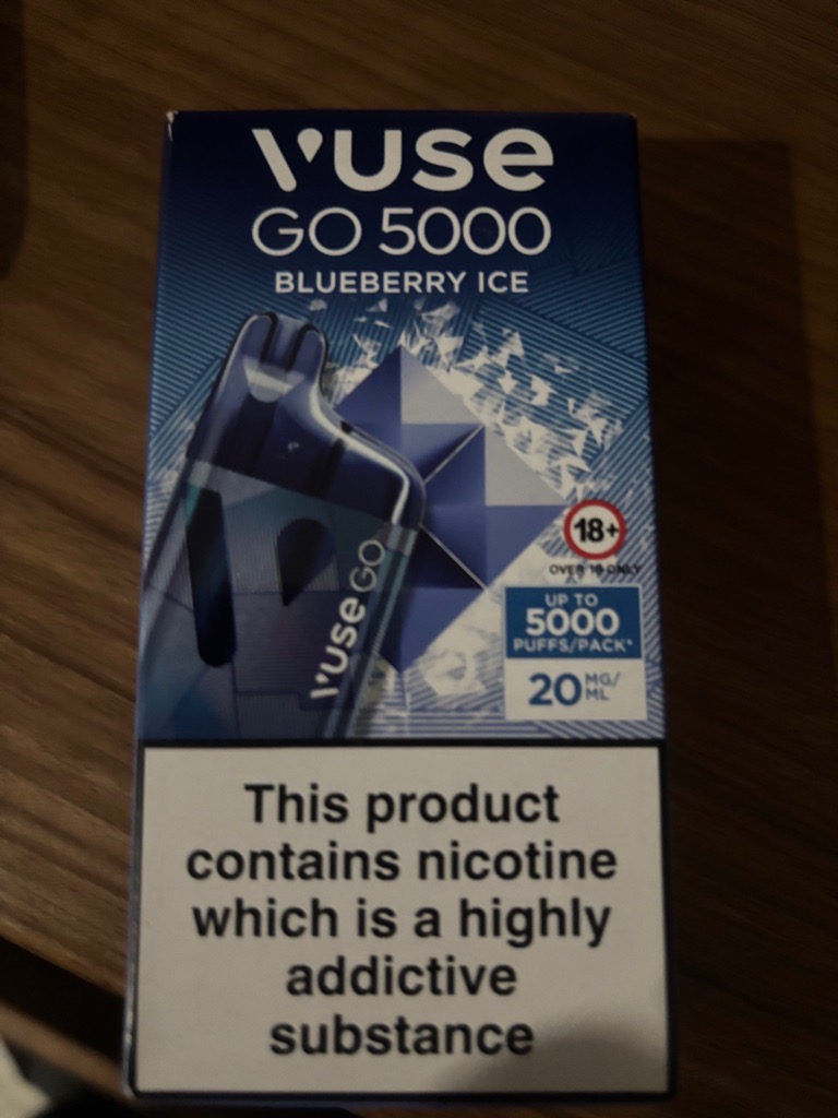 Deux vapes jetables cahetées 