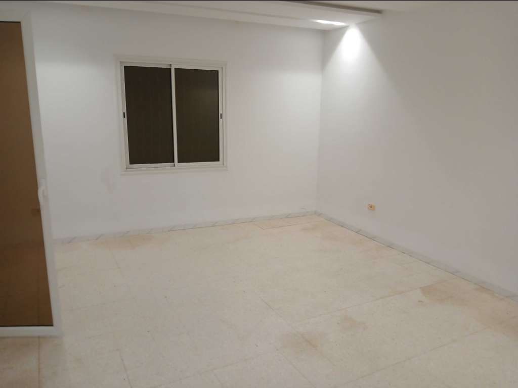 Maison a akouda  Spacieux S+4 en Rez-de-Chaussée - À Louer