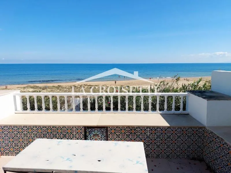 Duplex s1 meublé pieds dans l'eau à La Marsa MDL0702