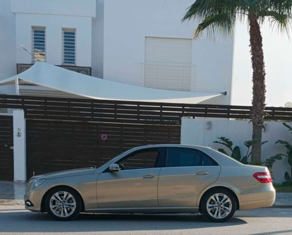 🚘 mercedes E 200