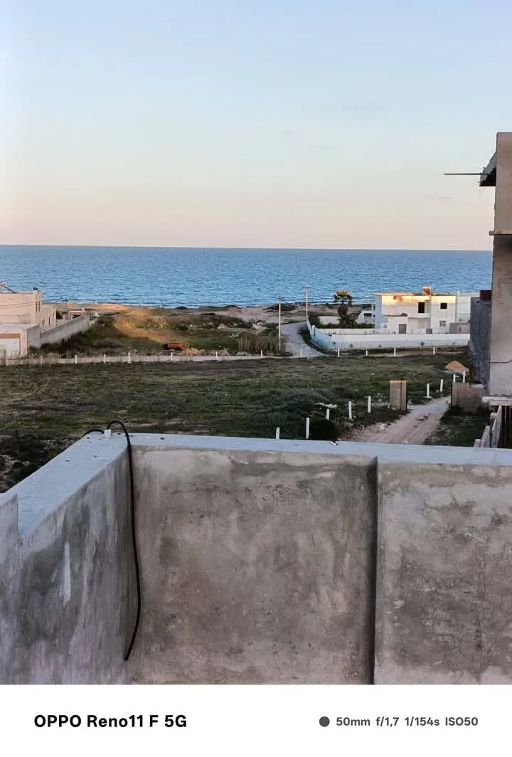 للبيع منزل مستقل في طور الانجاز نسلموه جاهز للسكن في الشاطئ القبلي الهوارية