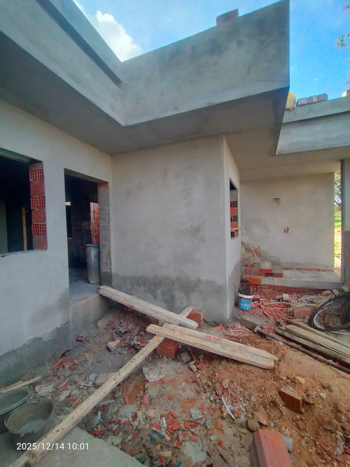 للبيع منزل مستقل في طور الانجاز نسلموه جاهز للسكن في الشاطئ القبلي الهوارية