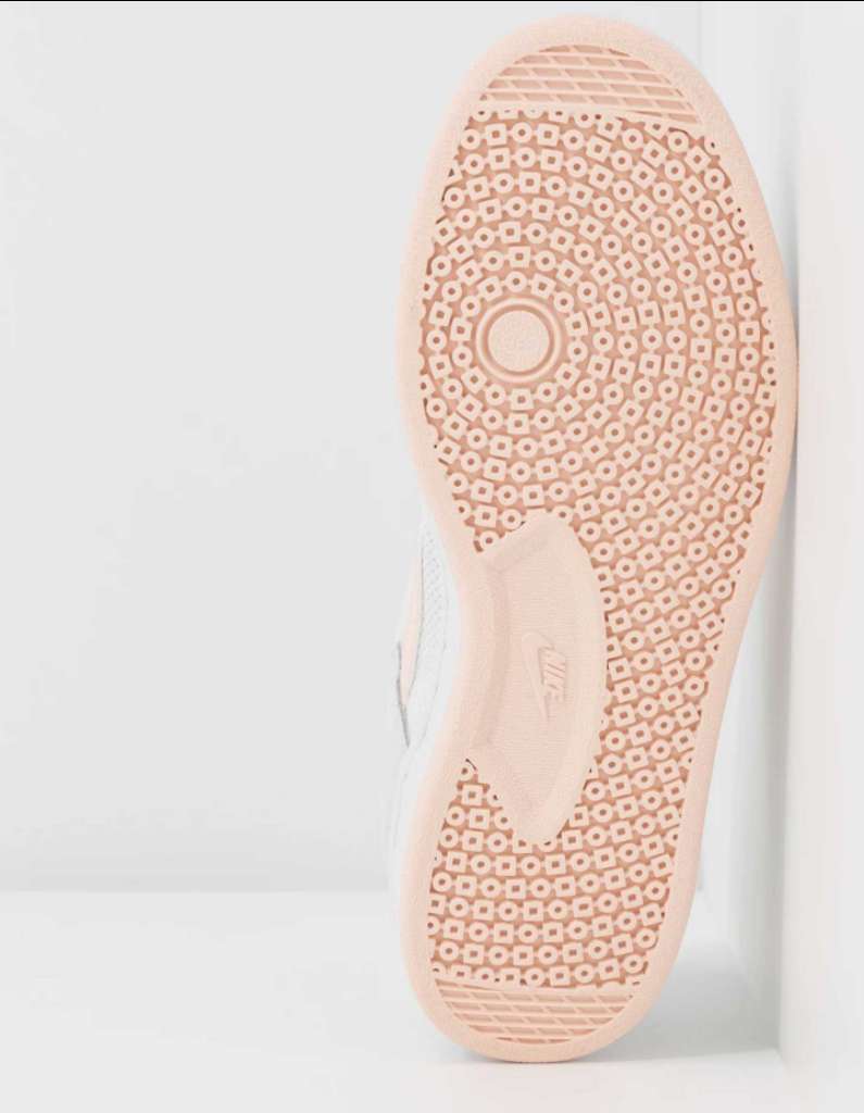 Sneaker Nike tout neuf importé blanc / rose 