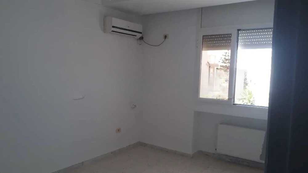 A louer appartement S+2 au deuxième étage située a khzema 