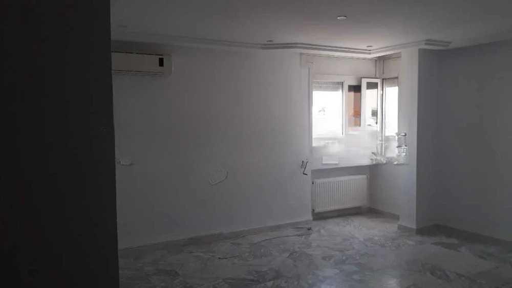 A louer appartement S+2 au deuxième étage située a khzema 
