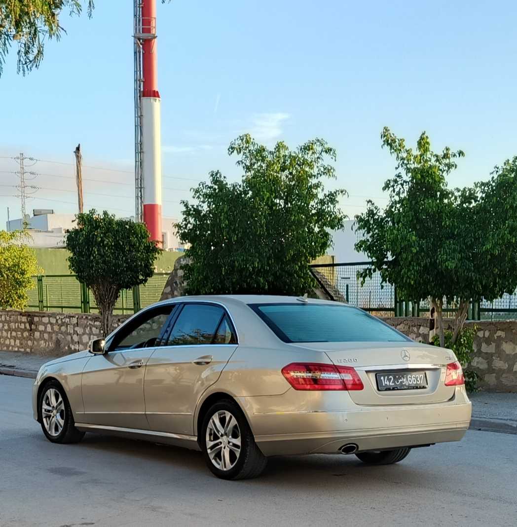 đ mercedes E 200
