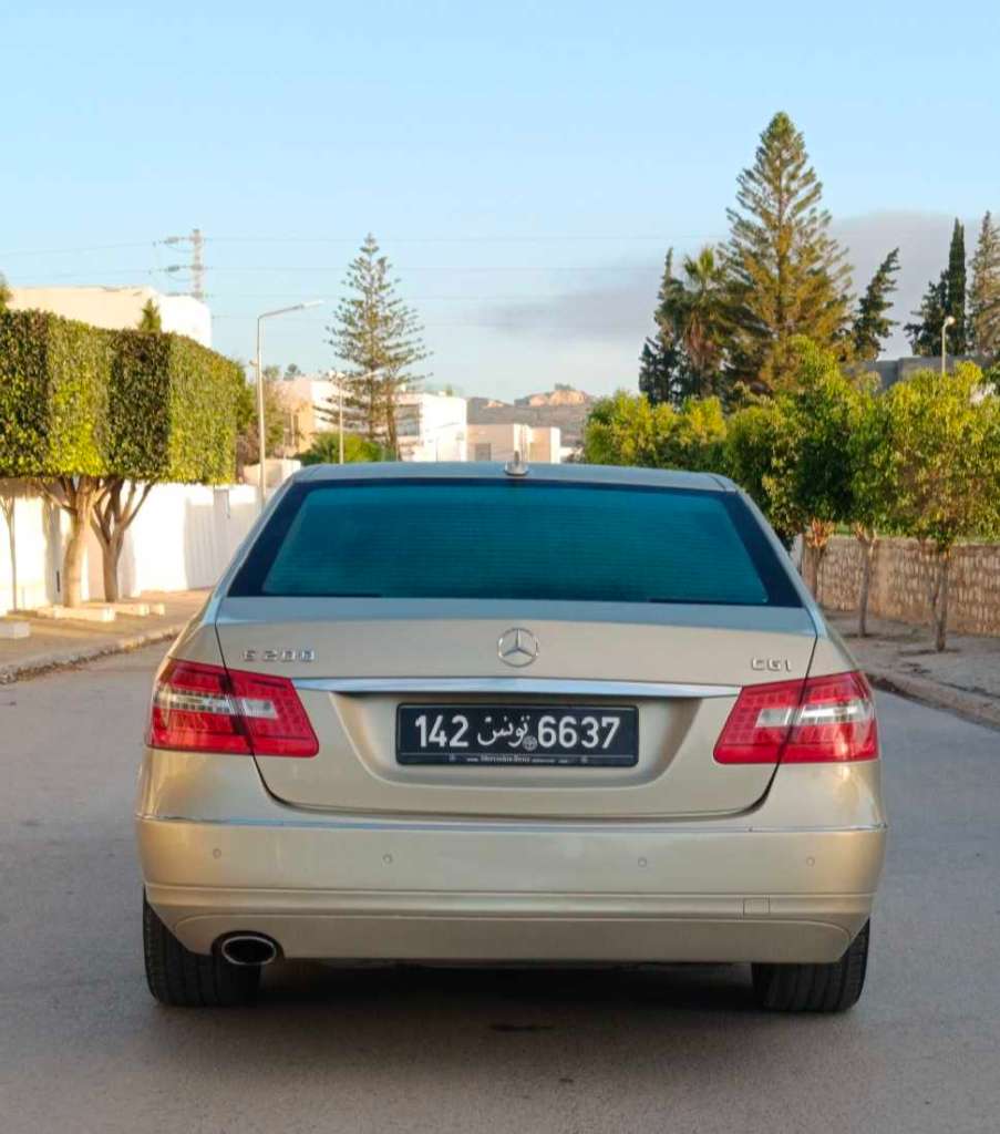 đ mercedes E 200
