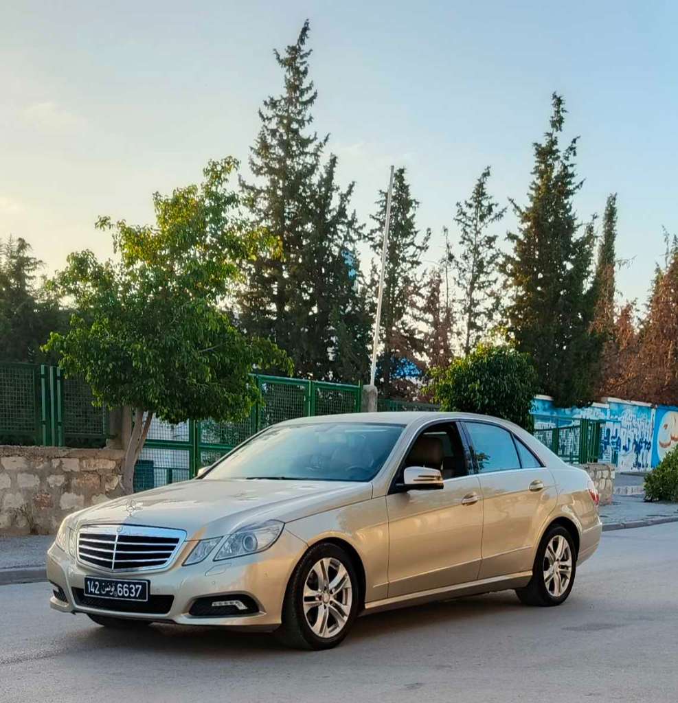 đ mercedes E 200