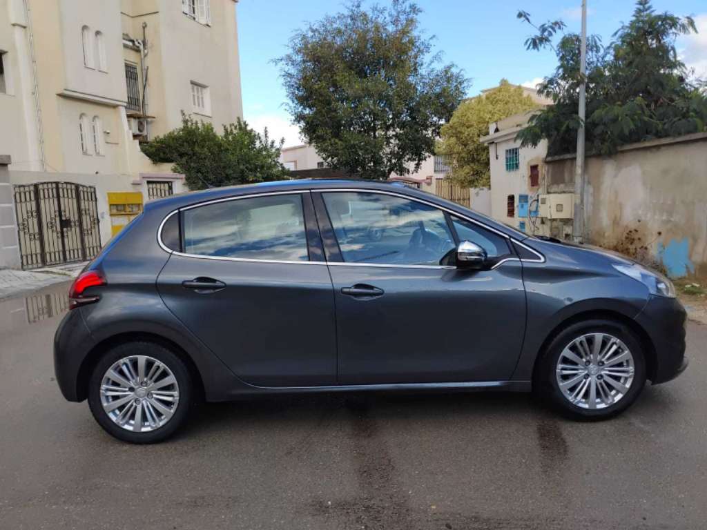 PEUGEOT 208 SÉRIE SPÉCIALE CITY TRÈS PROPRE