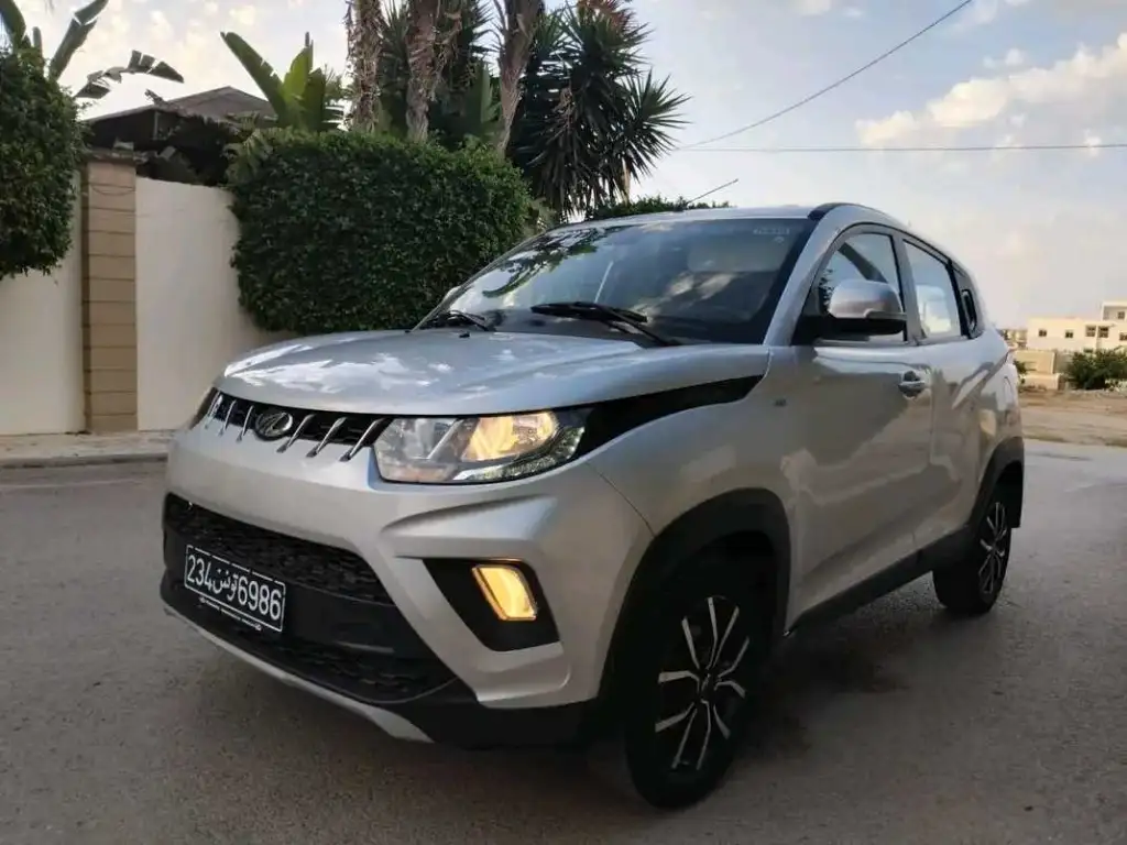 MAHINDRA K 8 KUV 100 PREMIÈRE MAIN