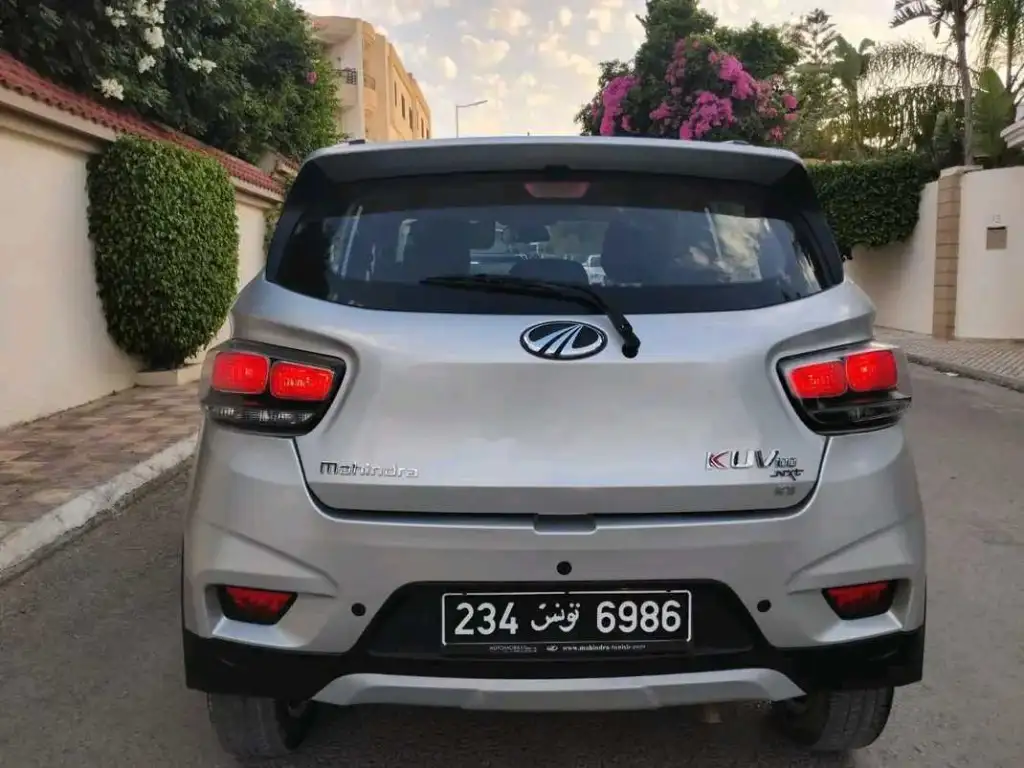 MAHINDRA K 8 KUV 100 PREMIÈRE MAIN