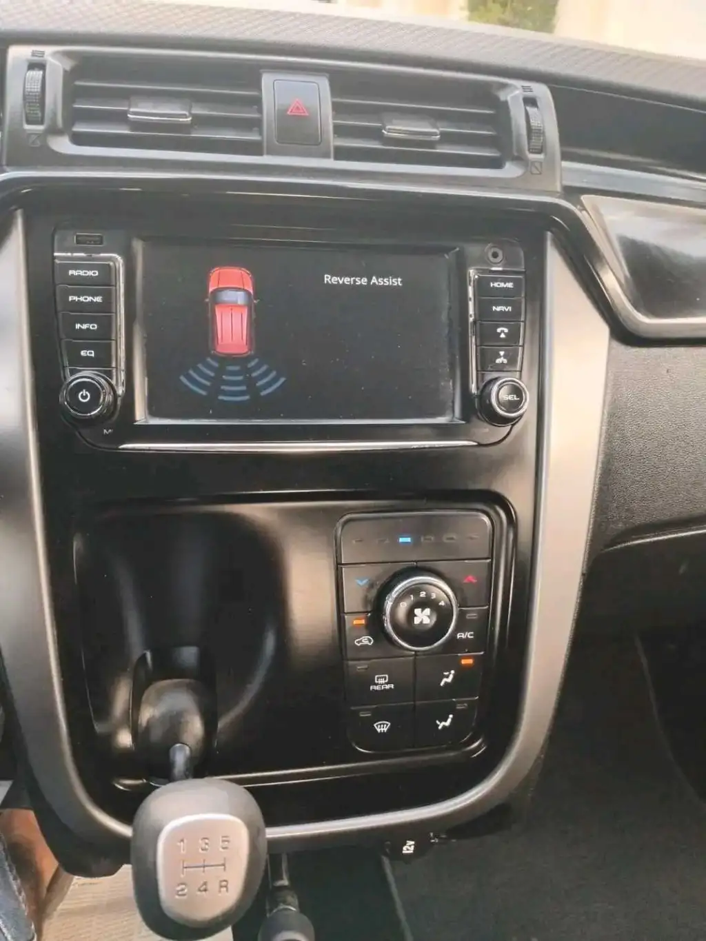 MAHINDRA K 8 KUV 100 PREMIÈRE MAIN