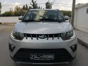 MAHINDRA K 8 KUV 100 PREMIÈRE MAIN 