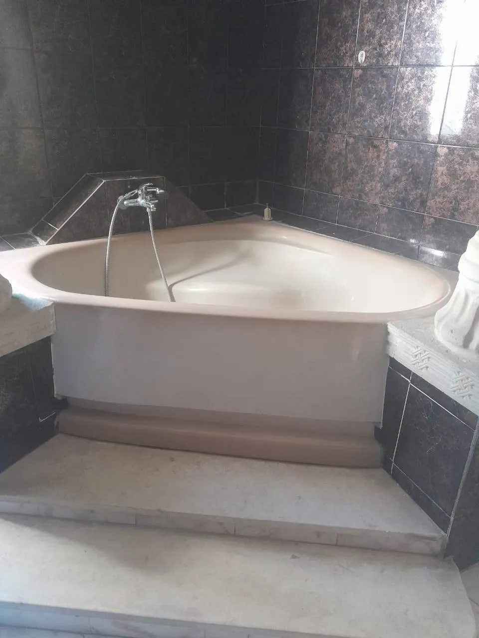 jolie etage de villa s+4 a louer 