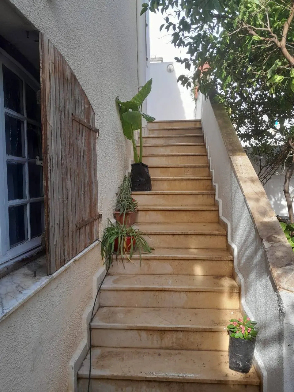 jolie etage de villa s+4 a louer 