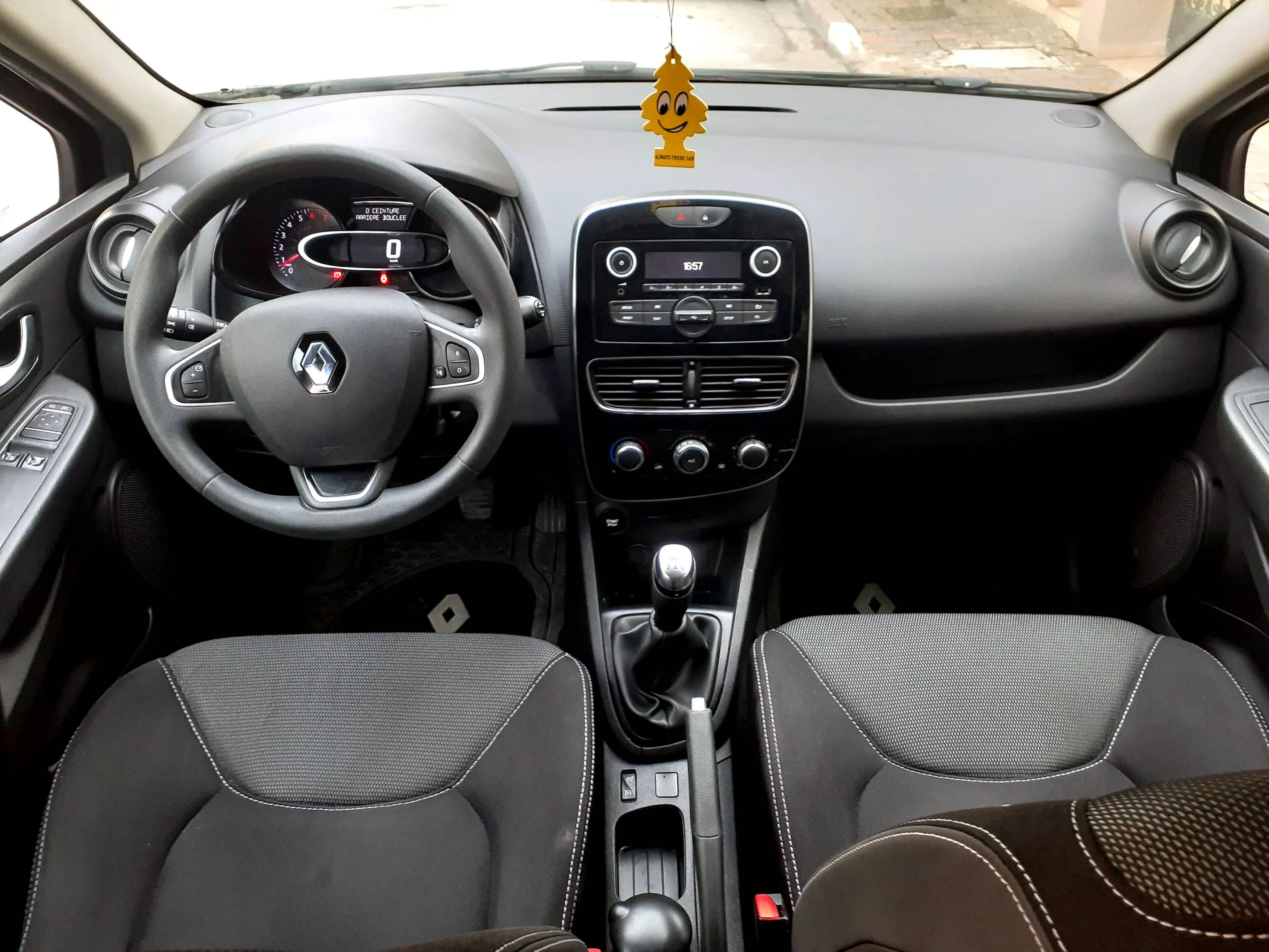 RENAULT CLIO 4 première main série 203