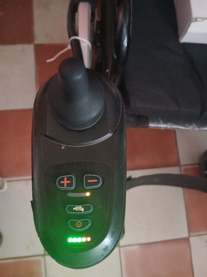A vendre chaise electrique pliable 