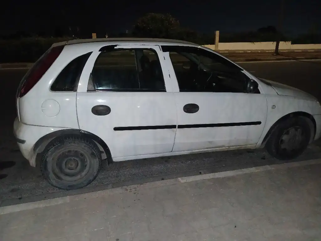 A vendre une voiture état neuf 5 place prix négo
