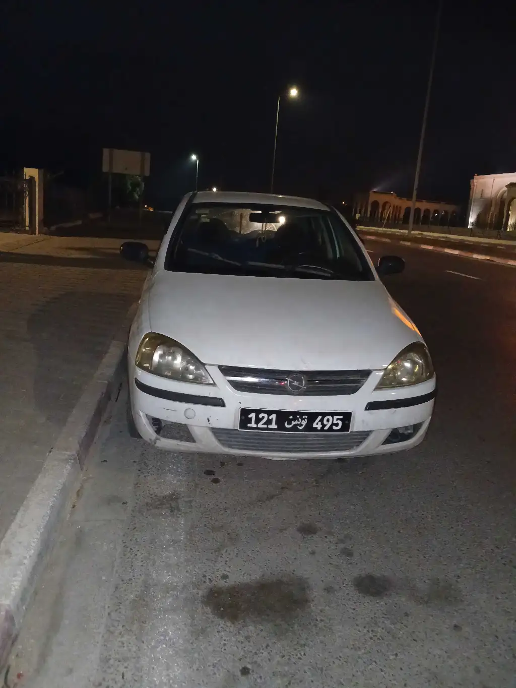 A vendre une voiture état neuf 5 place prix négo