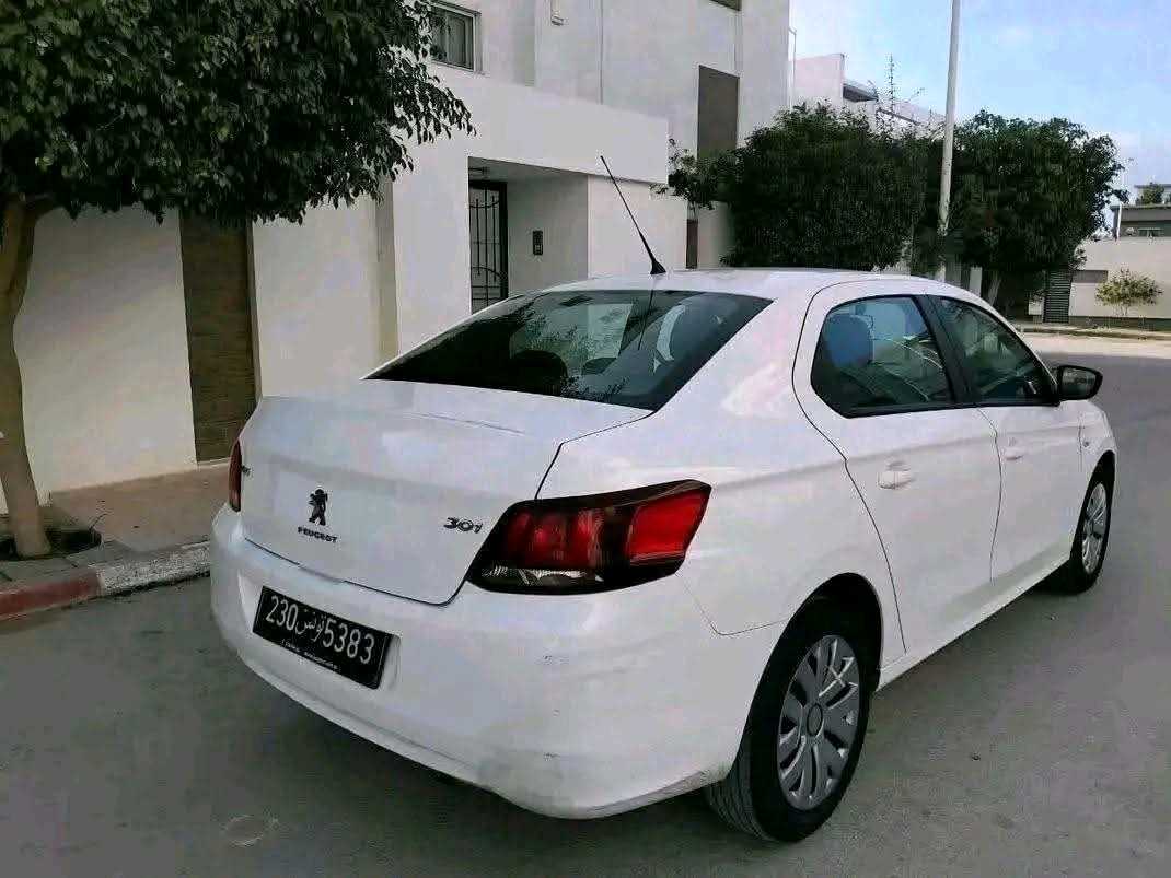 PEUGEOT 301 PREMIÈRE MAIN EN TRÈS BON ÉTAT