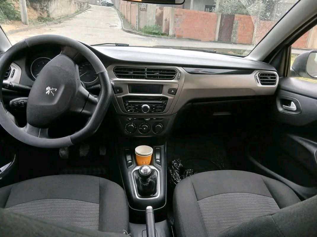 PEUGEOT 301 PREMIÈRE MAIN EN TRÈS BON ÉTAT