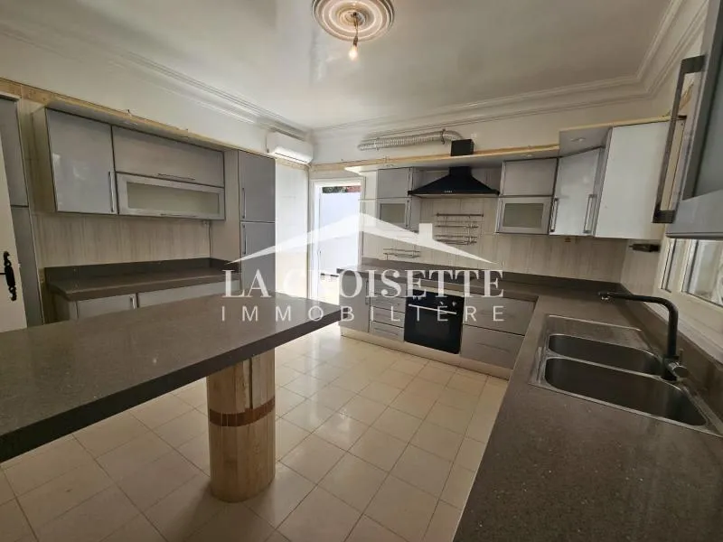 Villa s4 avec piscine à La Soukra MVV0426