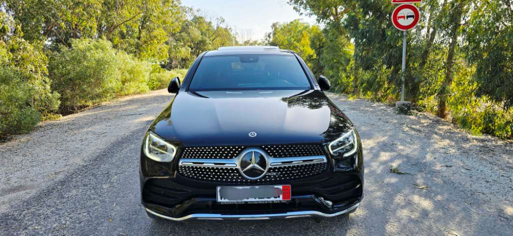 Une belle mercedes glc 300 e essence hybrid full état importée de allmagne fin serie