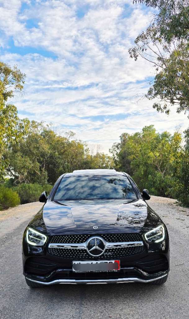 Une belle mercedes glc 300 e essence hybrid full état  importée de allmagne fin serie 