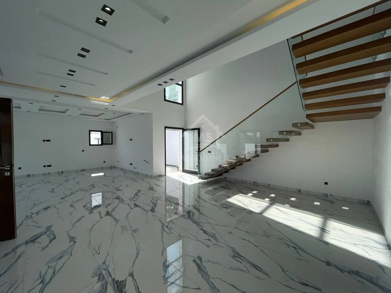 Belle villa toute neuve S+4 avec piscine à Hammamet à vendre 51355351