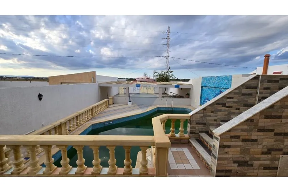 Une résidence pied dans l'eau avec piscine à plage Kelibia