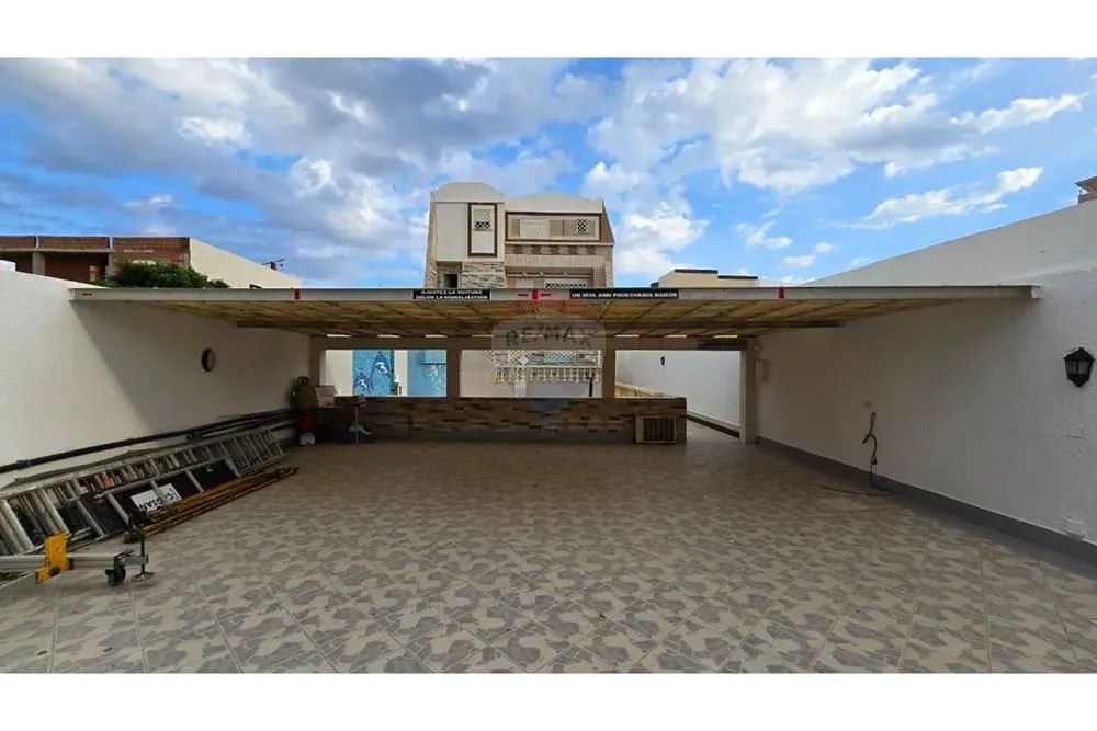 Une résidence pied dans l'eau avec piscine à plage Kelibia