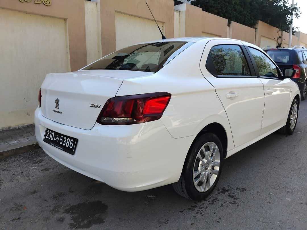 PEUGEOT 301 PREMIÈRE MAIN TRÈS PROPRE 