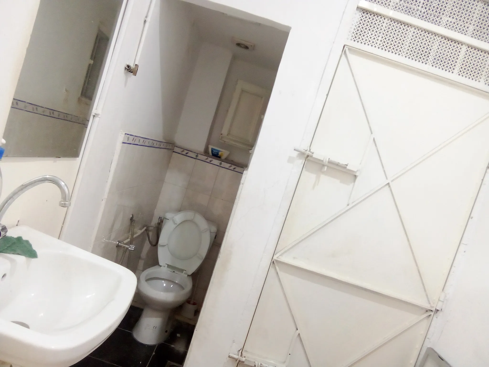 UN LOCAL COMMERCIAL MUR