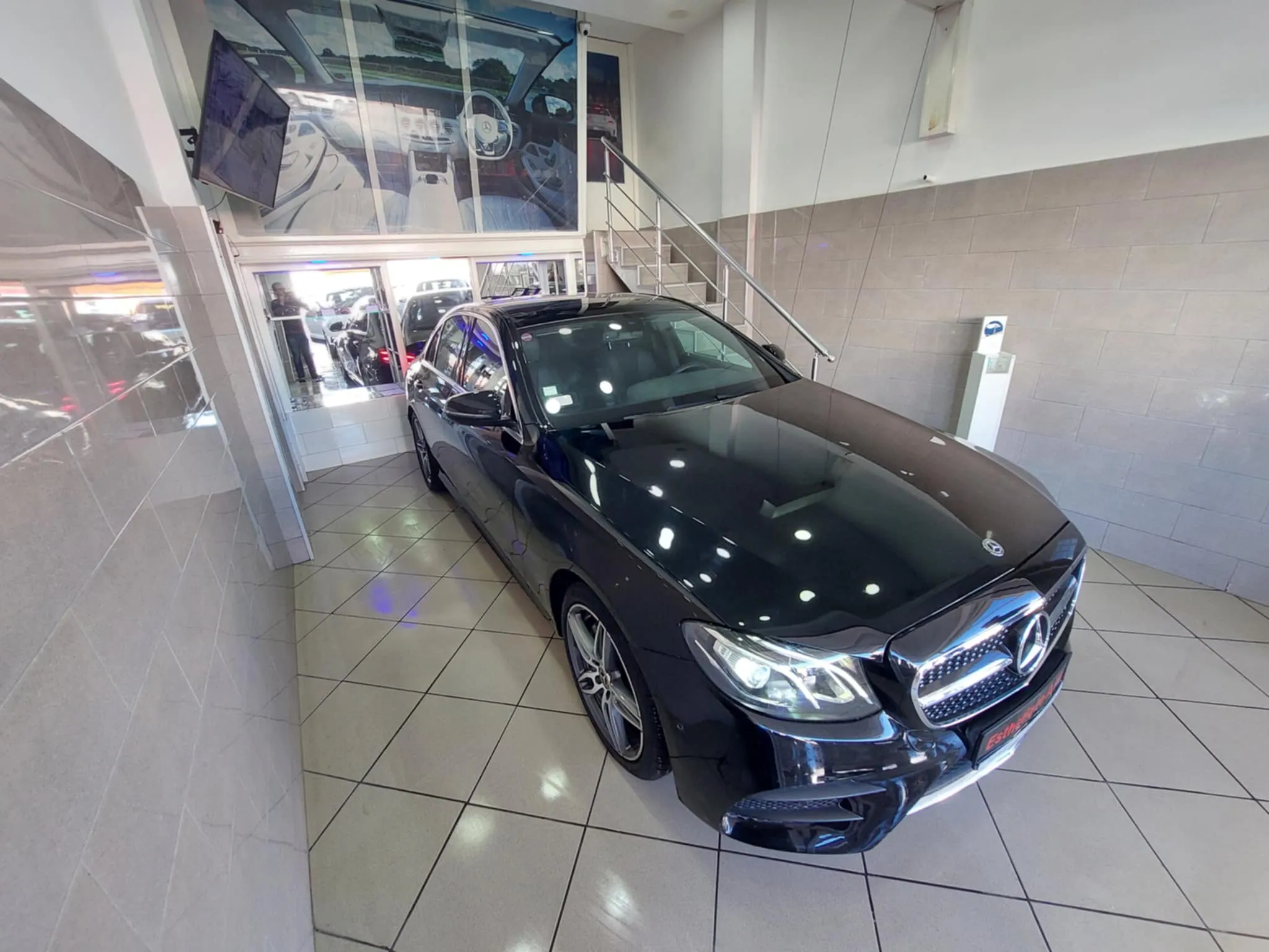 Mercedes-Benz E180 - Tel 98479647 - 22500500