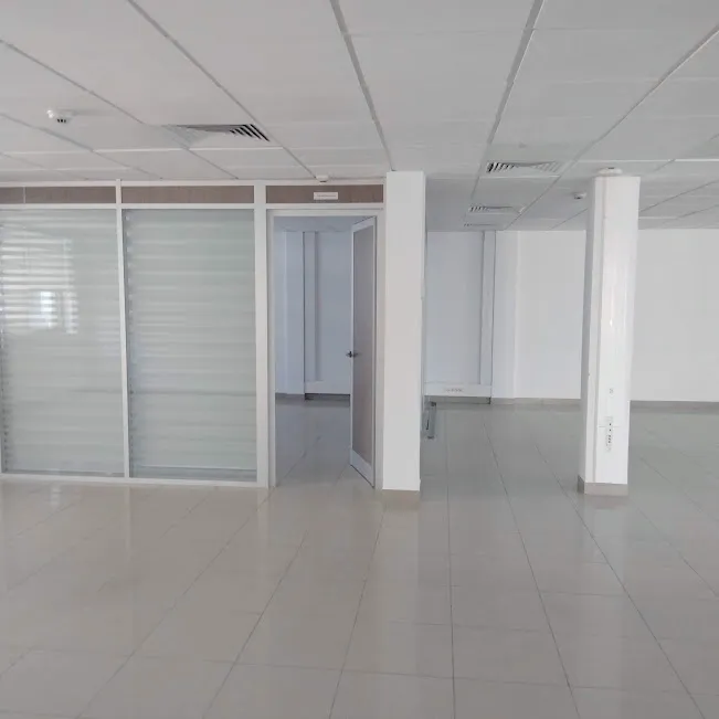 Super bureau 710 m² au lac 1