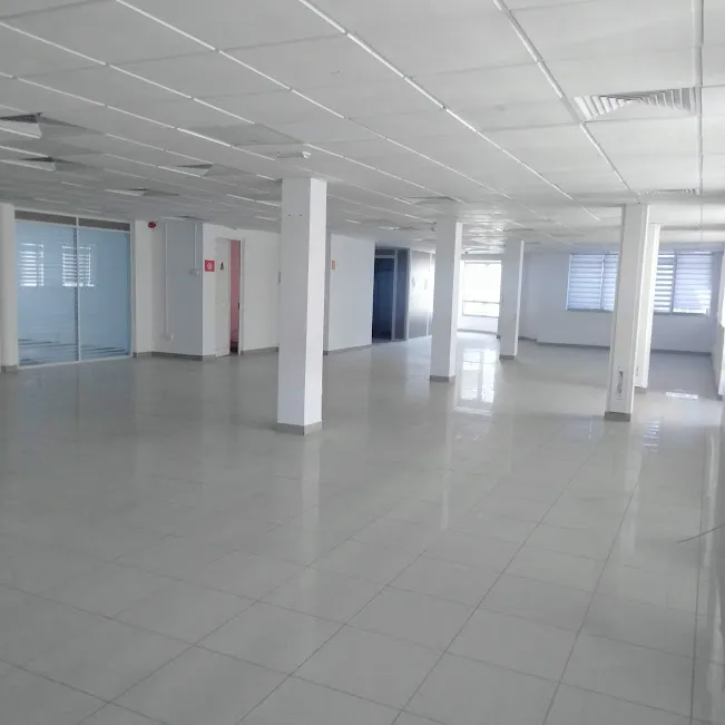 Super bureau 710 m² au lac 1