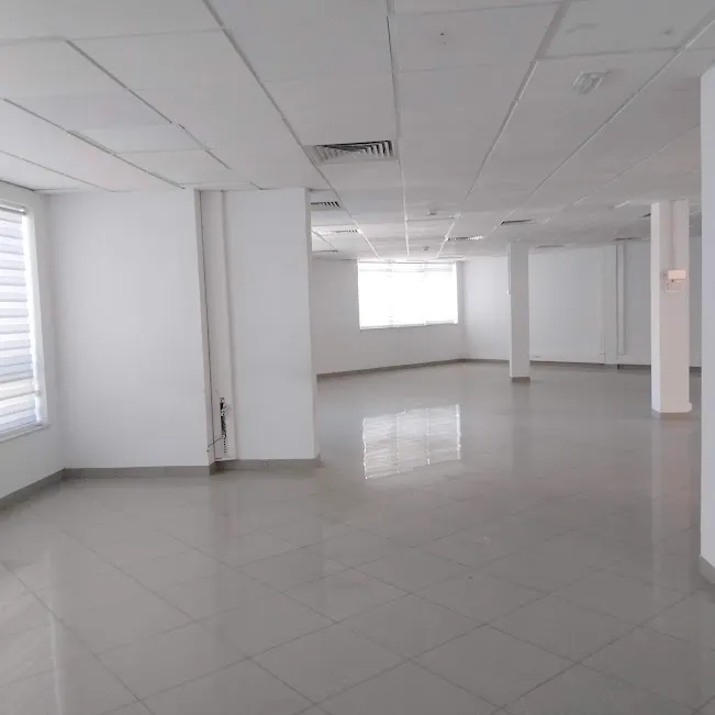 Super bureau 710 m² au lac 1