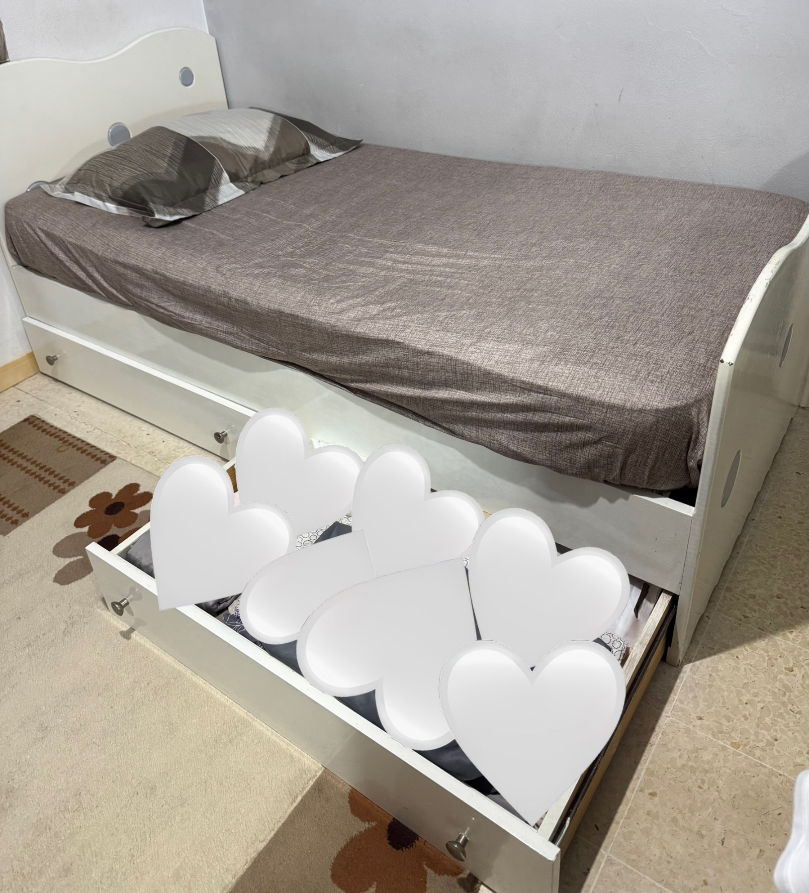 BUREAU ET LIT UNE PLACE EN TRES BONNE ETAT 