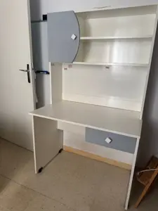 BUREAU ET LIT UNE PLACE EN TRES BONNE ETAT 