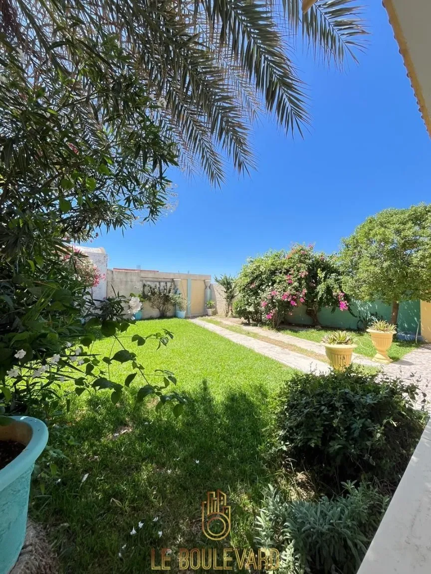 A Louer Bungalow S+2 Avec Jardin Au Bord De La Mer Située à Lido, Nabeul