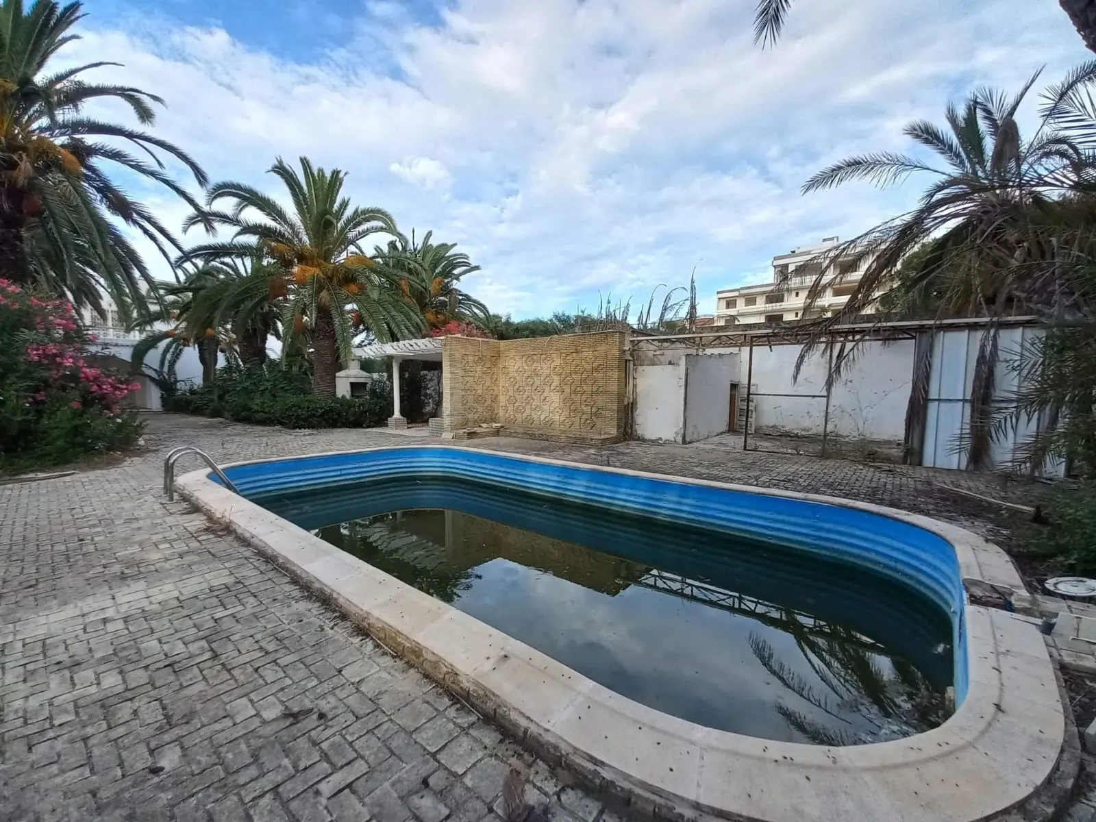 🏡Villa Avec Piscine Pieds Dans L'eau En Vente | Chott Mariem